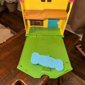 Disney Junior Puppy Dog Pals Doghouse Playset